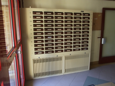 PS610 falon kivüli levélszekrény fűtőtestburkolattal